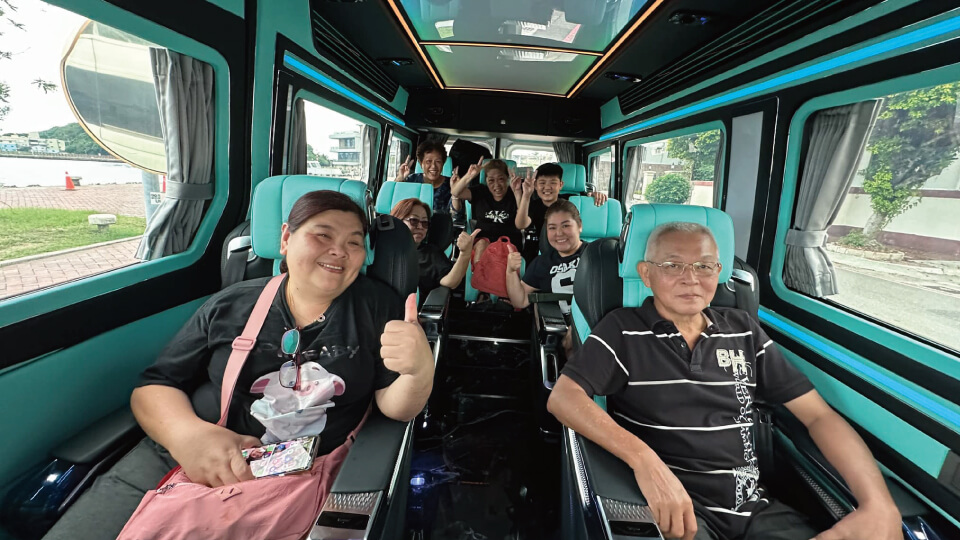 賓法明星保母車的旅程側寫圖片